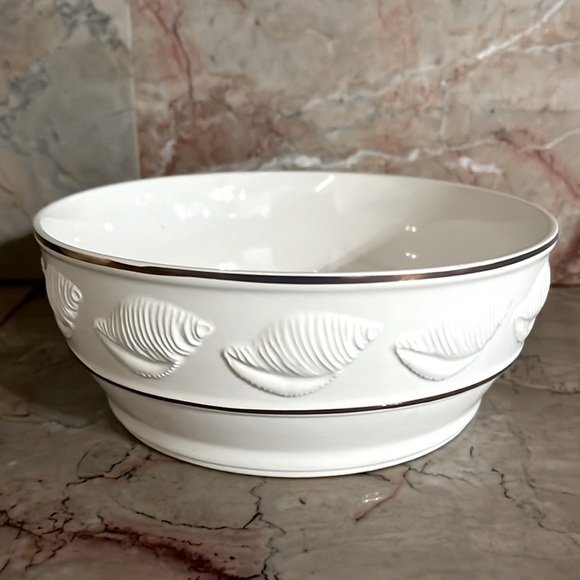 BEN RICKERT IVORY SEASHELL BOWL GOLD TRIM 7" ACROSS - Picture 2 of 5